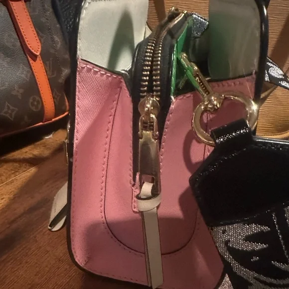 Marc Jacobs Black and White Crossbody Bag with Gold Hardware - Picture 6 of 9